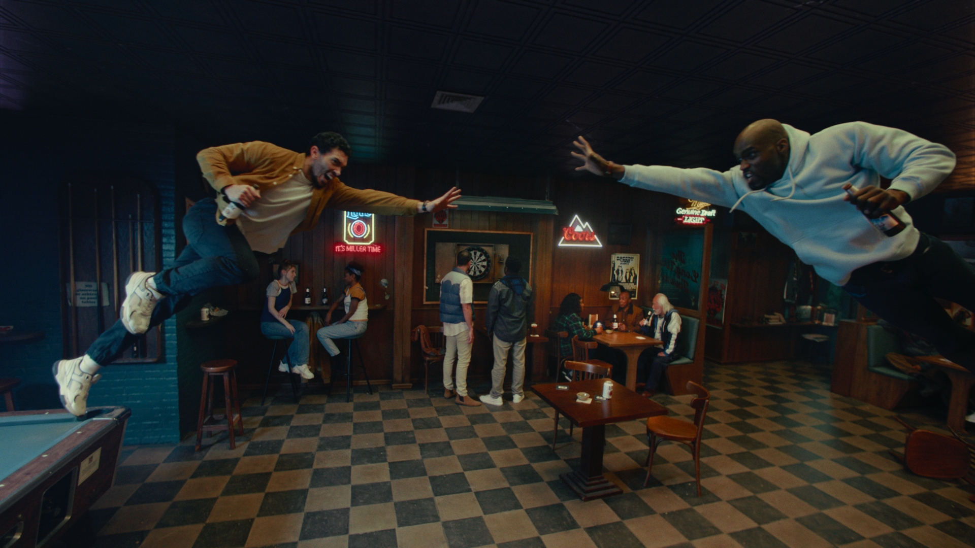 Surprise (orange) twist Blue Moon prevails in ‘High Stakes Beer Ad